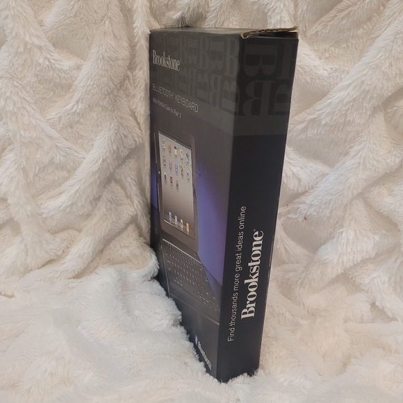 BROOKSTONE Bluetooth Key board with Protfolio case for iPAD 2 - Picture 4 of 6